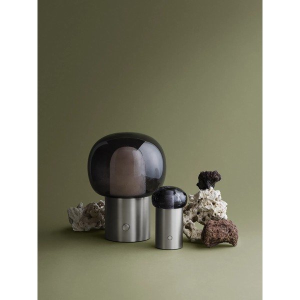 Sudraba krāsas alumīnija LED galda lampa ar stikla abažūru (augstums 32 cm) Iris – Blomus-image-4