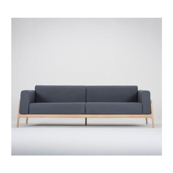 Zili pelēks četrvietīgs dīvāns ar masīvkoka konstrukciju Gazzda Fawn