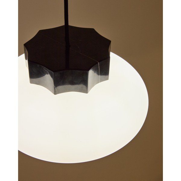 Balta/melna metāla piekaramā lampa ar stikla abažūru ø 26 cm Idela – Kave Home-image-2