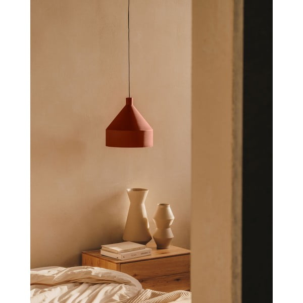 Terakotas oranža piekaramā lampa ar metāla abažūru ø 30 cm Peralta – Kave Home-image-1