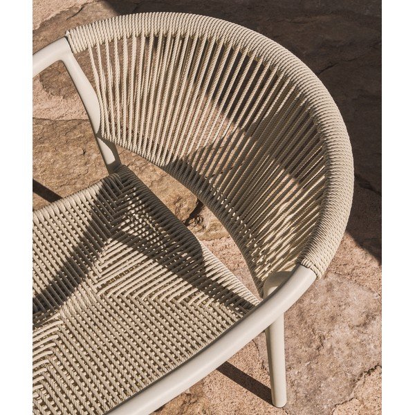 Krēmkrāsas rotangpalmas dārza krēsls Livadia – Kave Home-image-3