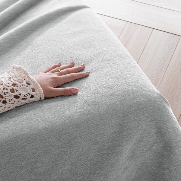 Gaiši pelēks gultas pārklājs no šenila 220x240 cm Talo – Filumi-image-1
