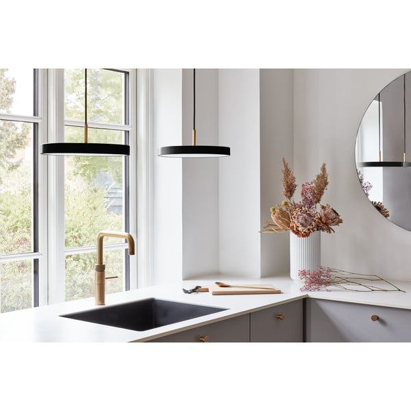 Melna LED piekaramā lampa ar metāla abažūru ø 31 cm Asteria Mini – UMAGE-image-1