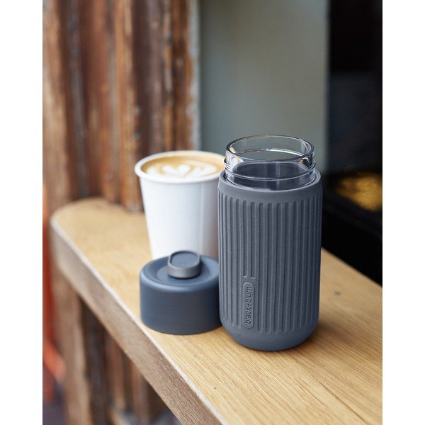 Tumši pelēka stikla ceļojumu krūze 340 ml – Black + Blum-image-1
