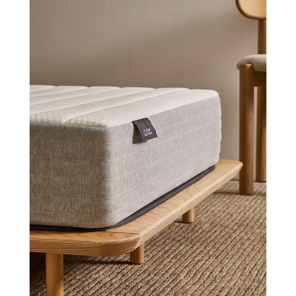 Stingrs atsperu matracis ar termoregulāciju 135x190 cm Juno – Kave Home-image-2