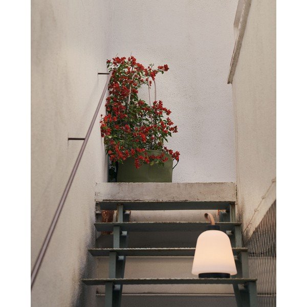 Balta plastmasas LED galda lampa ar regulējamu spilgtumu (augstums 24 cm) Udiya – Kave Home-image-4