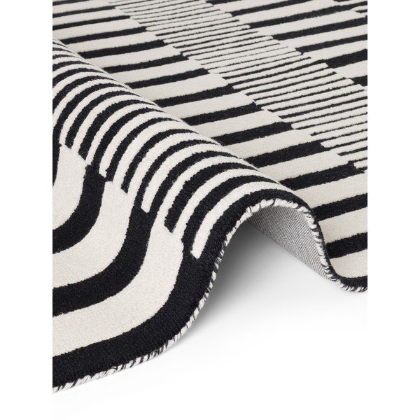 Melnbalts ar rokām darināts vilnas paklājs 120x180 cm Stryve Pulse – Elle Decoration-image-4
