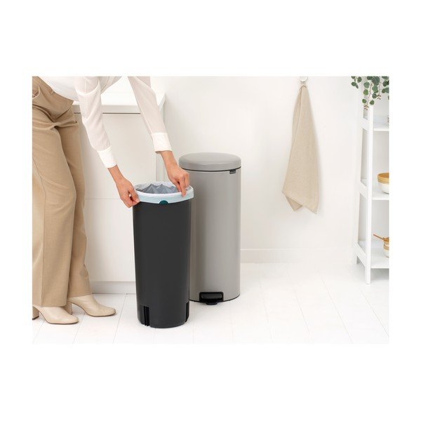Gaiši pelēka tērauda atkritumu tvertne ar pedāli 30 l NewIcon – Brabantia-image-3