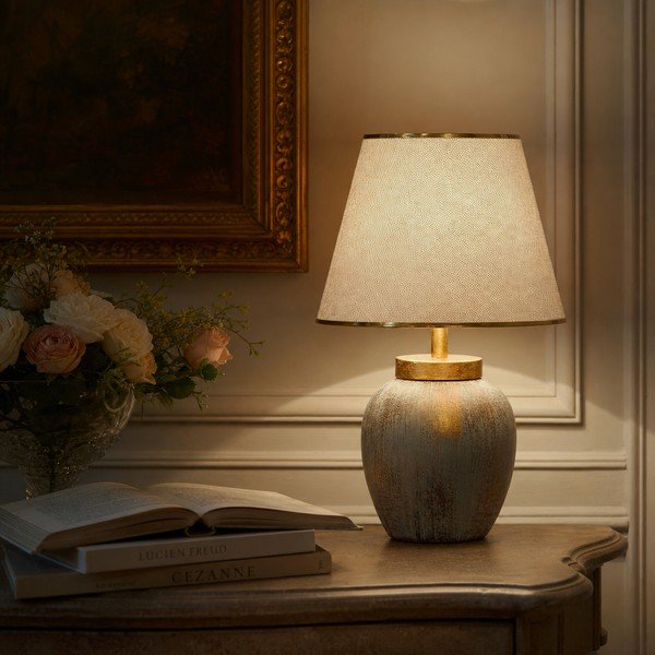 Krēmkrāsas/zelta krāsas galda lampa ar auduma abažūru (augstums 47 cm) Yakamoz – Opviq lights-image-1