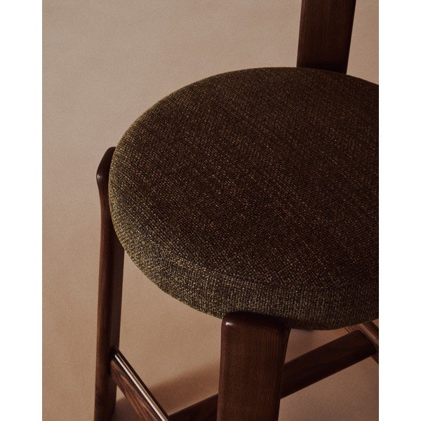 Zaļš/tumša dabīga toņa oša masīvkoka bāra krēsls (sēdekļa augstums 65 cm) Granite – Kave Home-image-3