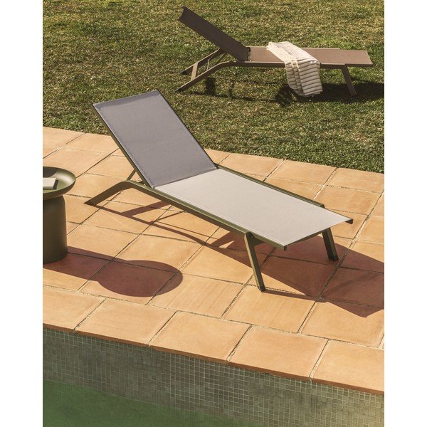 Zaļš metāla regulējams dārza zvilnis Capraia – Kave Home-image-1