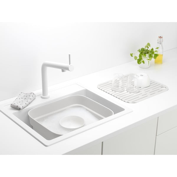 Gaiši pelēka plastmasas trauku mazgāšanas bļoda ar žāvētāju SinkSide – Brabantia-image-4
