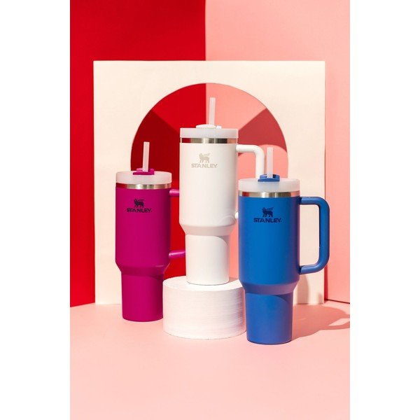 Balts nerūsējošā tērauda termoss ar salmiņu 1,18 l Quencher H2.0 FlowState Tumbler Frost – Stanley-image-3