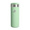 Salvijas zaļa nerūsējošā tērauda termokrūze 470 ml AeroLight™ Transit Mug Pistachio – Stanley