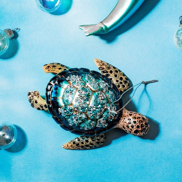 Ar rokām izgatavots Ziemassvētku eglītes rotājums 4 cm Turtle – Sass & Belle-image-1