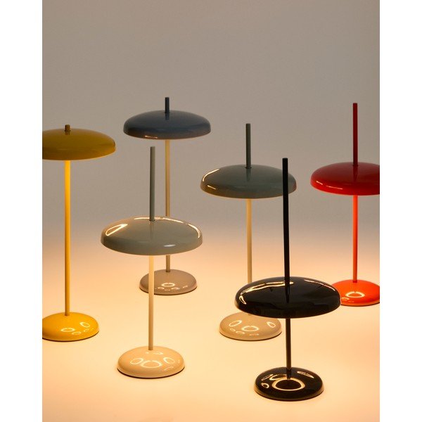 Melna LED galda lampa ar regulējamu spilgtumu ar metāla abažūru (augstums 35 cm) Porte – Kave Home-image-1