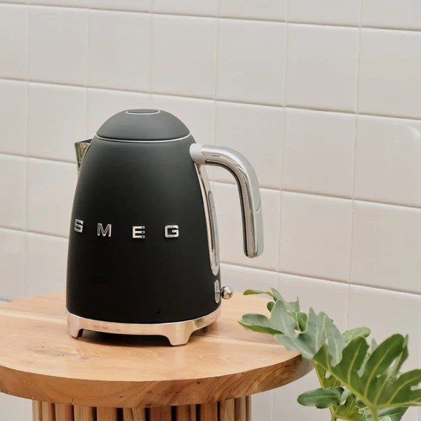 Melna tējkanna SMEG 50's Retro Style-image-1