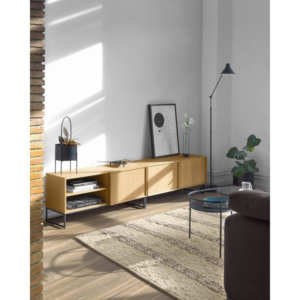 Dabīga toņa TV galdiņš ar ozolkoka imitāciju 112x51x42 cm Taiana – Kave Home-image-1