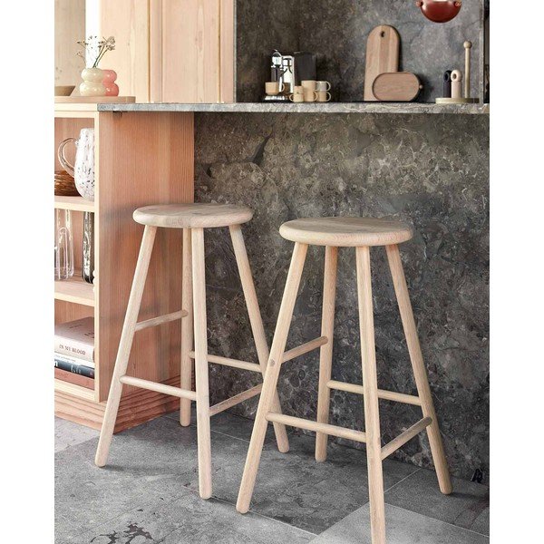 Gaiša dabīga toņa ozola masīvkoka bāra taburete (sēdekļa augstums 65 cm) Moto – OYOY Living Design-image-1