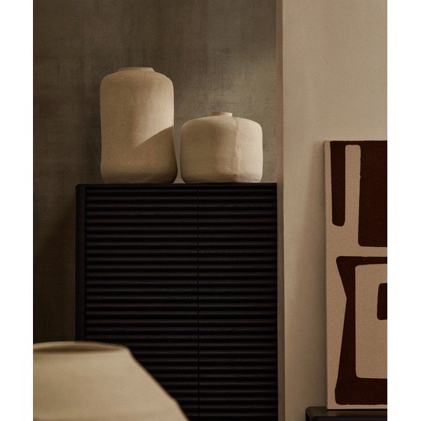 Krēmkrāsas augsta vāze no papjēmašē (augstums 55 cm) Serina – Kave Home-image-1