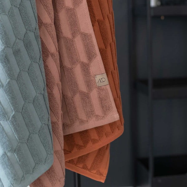 Tumši zaļš kokvilnas dvielis 50x95 cm Geo – Mette Ditmer Denmark-image-2