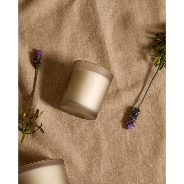 Aromātiskā svece degšanas laiks 20 h Sweet Vanilla – Kave Home-image-1