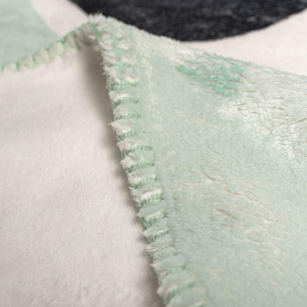 Gaiši zaļa bērnu sega no mikrošķiedras 140x110 cm Panda – Moshi Moshi-image-2