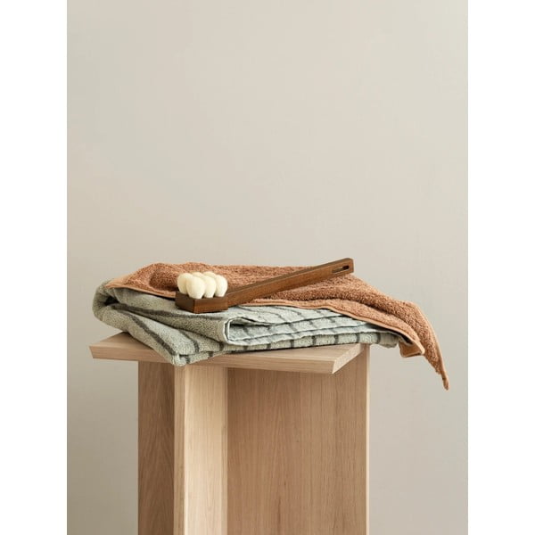 Ozola masīvkoka sānu galdiņš 35x35 cm Engawa – Blomus-image-1