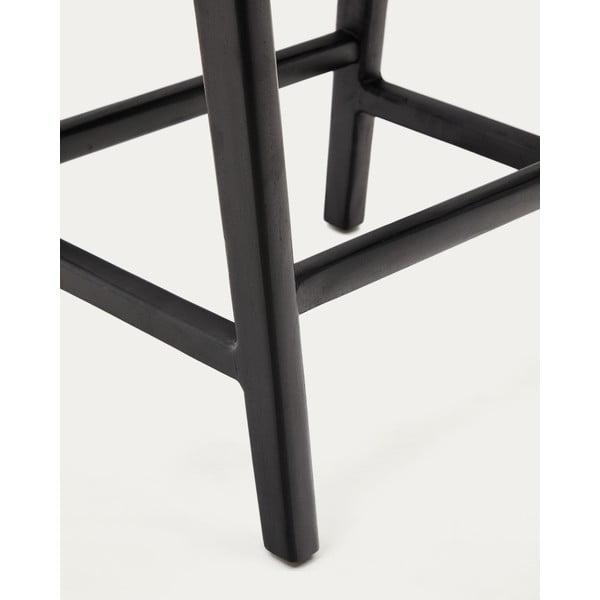 Melna sarkankoka masīvkoka bāra taburete Calixta – Kave Home-image-4