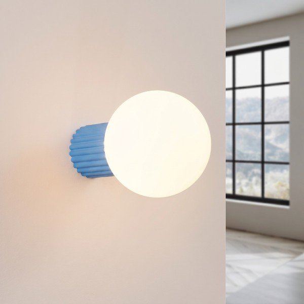 Gaiši zila sienas lampa no opāla stikla ø 12 cm Orbital – Sollux-image-1