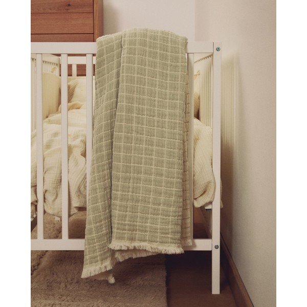 Gaiši zaļa žakarda bērnu sega 130x170 cm Tivaro – Kave Home-image-1