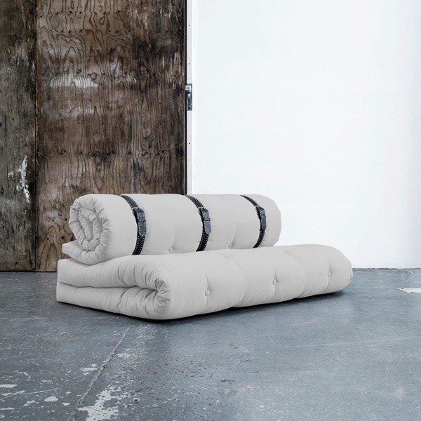 Maināms dīvāns ar baltām stepētām ādas siksnām Karup Buckle Up Light Grey
