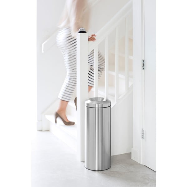 Matētas sudraba krāsas tērauda atkritumu tvertne 30 l Flame Guard – Brabantia-image-1