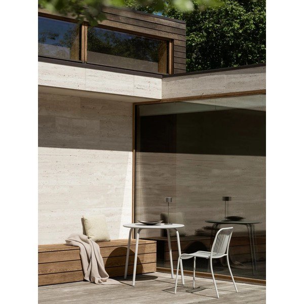 Gaiši pelēks metāla dārza krēsls Yua Wire – Blomus-image-1