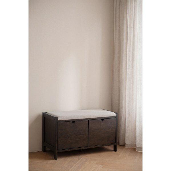 Tumša dabīga toņa ozola masīvkoka apavu plaukts ar soliņu 80x47x41 cm Hillmond – Rowico-image-2