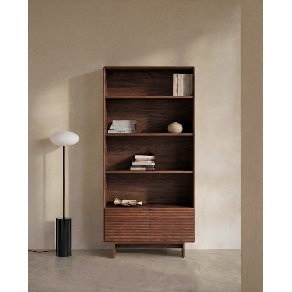 Tumša dabīga toņa plaukts ar riekstkoka imitāciju 90x190x35 cm Norlen – Kave Home-image-1