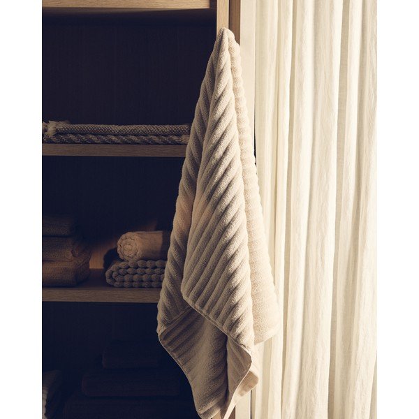 Bēšs frotē kokvilnas dvielis 50x90 cm Navira – Kave Home-image-1