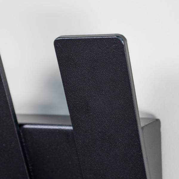 Melns metāla sienas pakaramais 64 cm Angle – Spinder Design-image-4