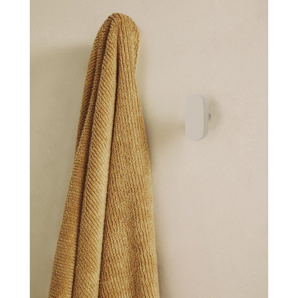 Krēmkrāsas dižskābarža masīvkoka sienas āķi (2 gab.) Arely – Kave Home-image-1