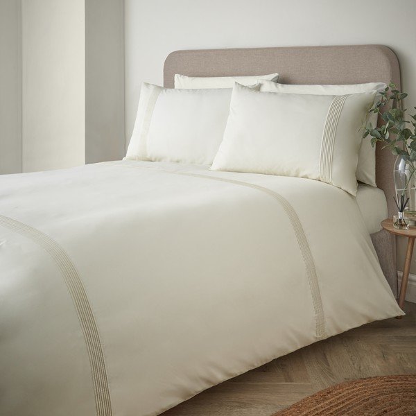 Krēmkrāsas divguļamā gultas veļa 200x200 cm Pintuck Easy Iron Percale – Catherine Lansfield-image-1