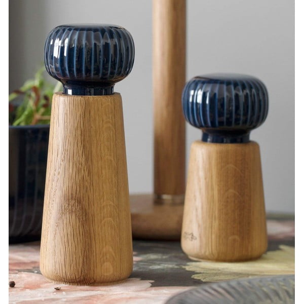 Garšvielu dzirnaviņas no ozolkoka ar tumši zilām porcelāna detaļām Kähler Design Hammershoi, augstums 17,5 cm-image-1