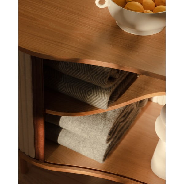 Bēša/dabīga toņa zema kumode ar ozolkoka imitāciju ar bīdāmām durvīm 100x67 cm Audacious – UMAGE-image-4