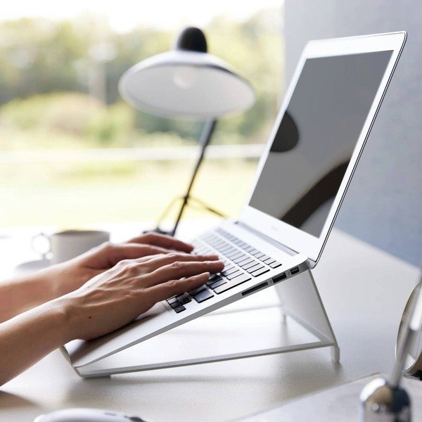 Balts metāla klēpjdatora statīvs Tower – YAMAZAKI-image-3