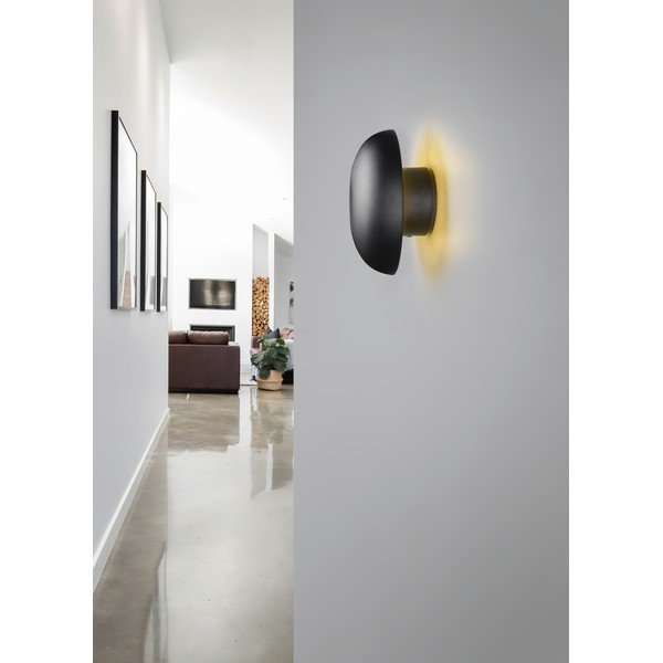 Matēti melna LED sienas lampa ar USB Davey – Trio-image-1