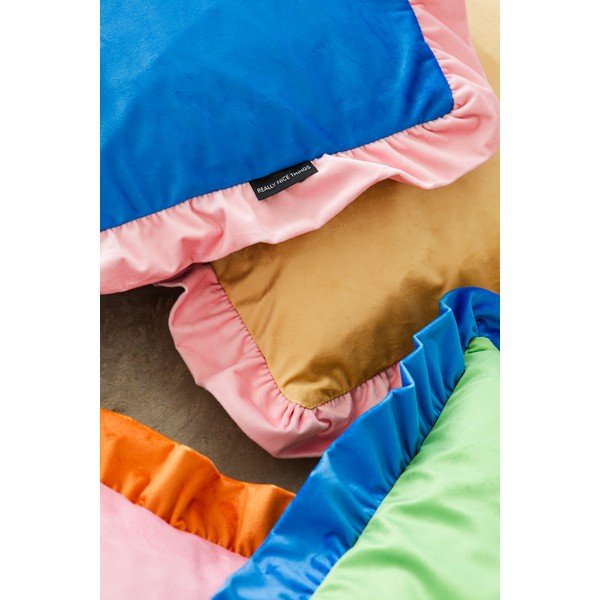 Samta dekoratīvais spilvens 55x55 cm – Really Nice Things-image-2