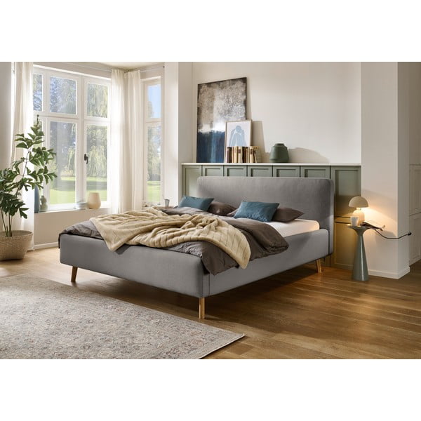Gaiši pelēka polsterēta divvietīga gulta bez režģa 180x200 cm Mattis – Meise Möbel-image-1