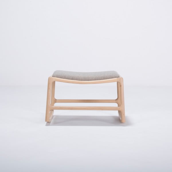 Kāju soliņš ar ozolkoka konstrukciju un pelēku sēdekli Gazzda Dedo