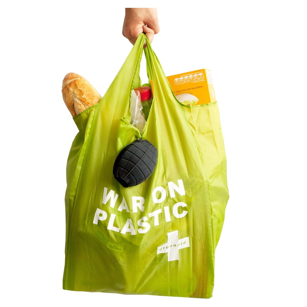 Piesūkties AK karš par plastmasas iepirkumu maisiņu