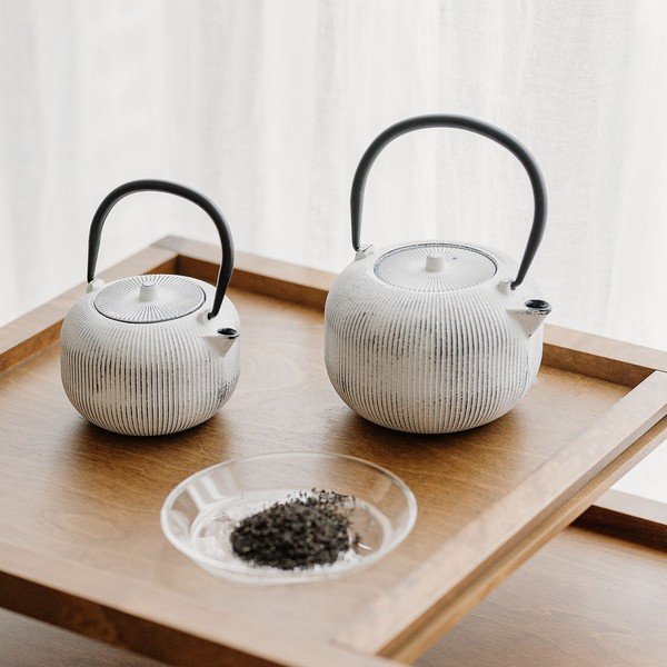 Melnbalta čuguna tējkanna 700 ml Sencha – S|P Collection-image-1