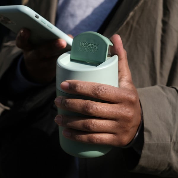 Piparmētru zaļa ceļojumu krūze 340 ml Sipp – Joseph Joseph-image-3